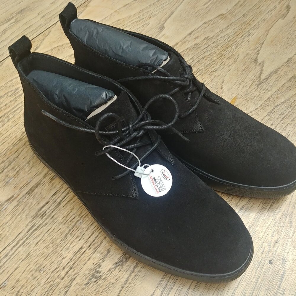 NEW IN BOX Fit Flop Men Size 11 Zackery Black Suede Chukka Boot